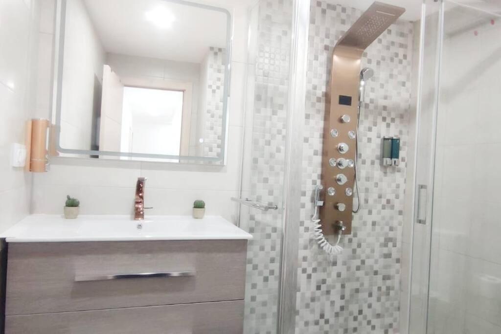 - Lujo - Parking, Maquina Arcade, Wifi Y Netflix Apartment Oviedo Bagian luar foto